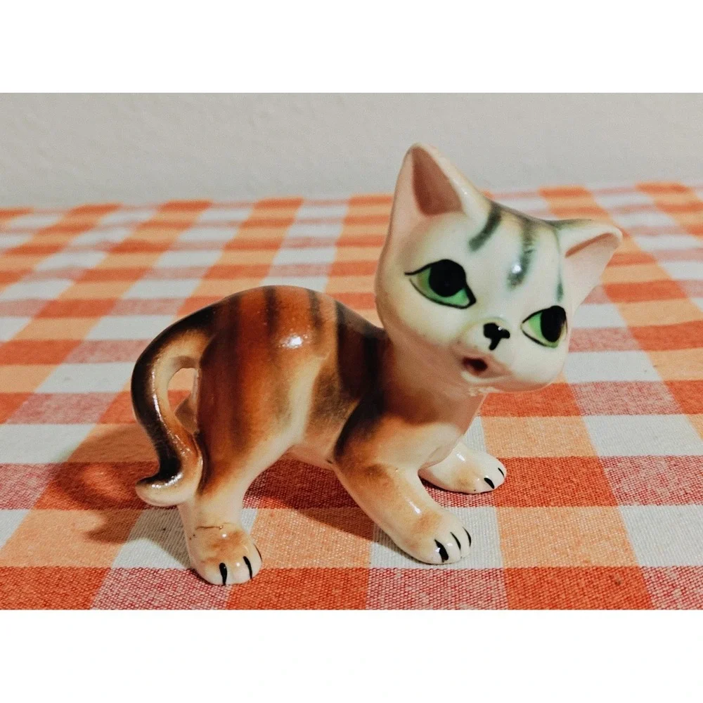 VINTAGE BIG EYED KITTEN CAT PORCELAIN CERAMIC FIGURINE